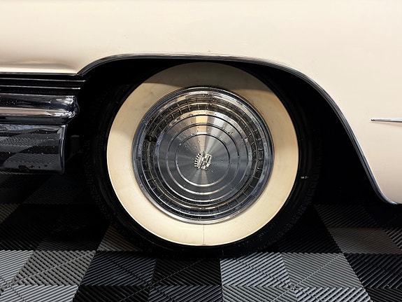 Cadillac Deville 19 of 30