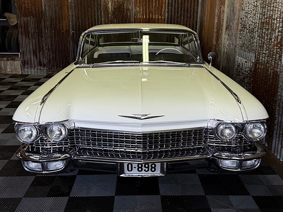 Cadillac Deville 12 of 30