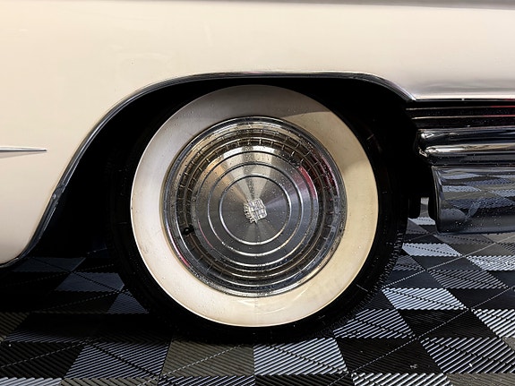 Cadillac Deville 8 of 30