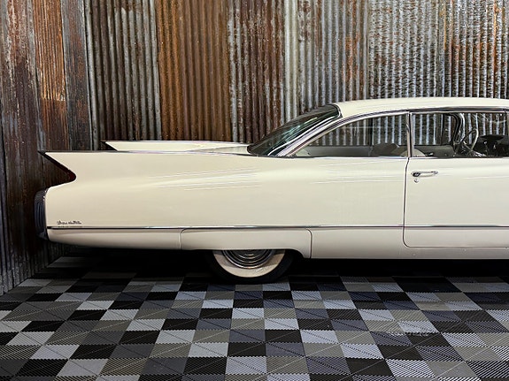 Cadillac Deville 6 of 30