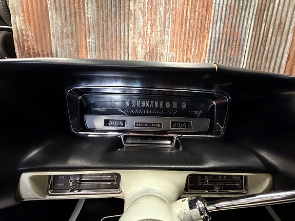 Cadillac Deville 30 of 30