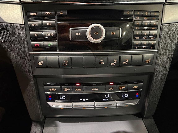 Mercedes-Benz E200 25 of 27