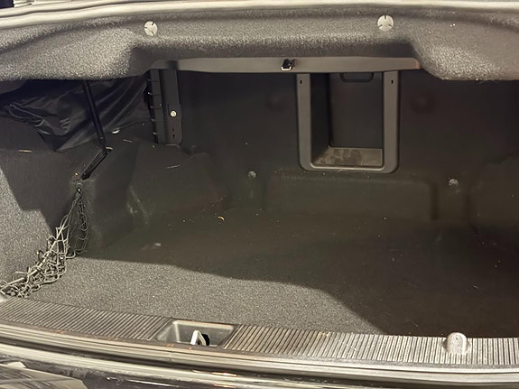 Mercedes-Benz E200 18 of 27