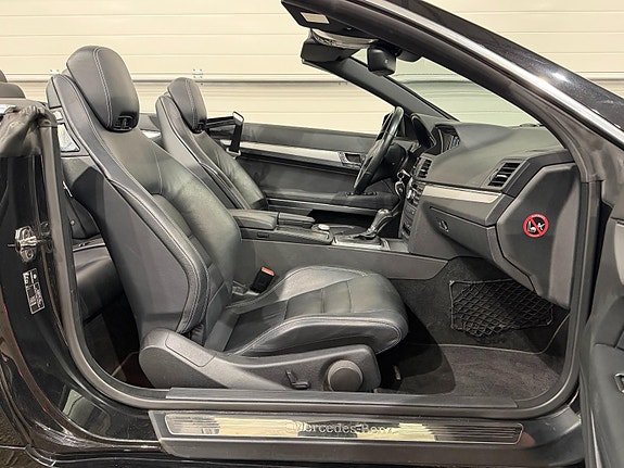 Mercedes-Benz E200 13 of 27