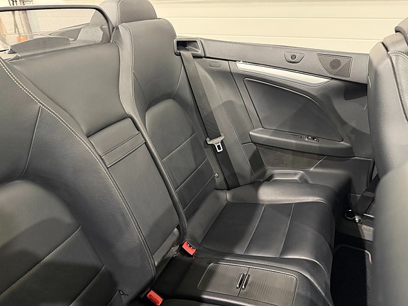 Mercedes-Benz E200 15 of 27