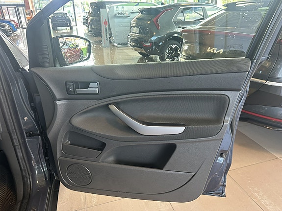 Ford Kuga 10 of 21