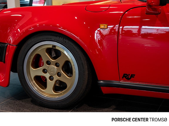 Porsche 911 16 of 30