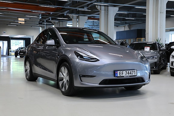 Tesla Model Y 2 of 30