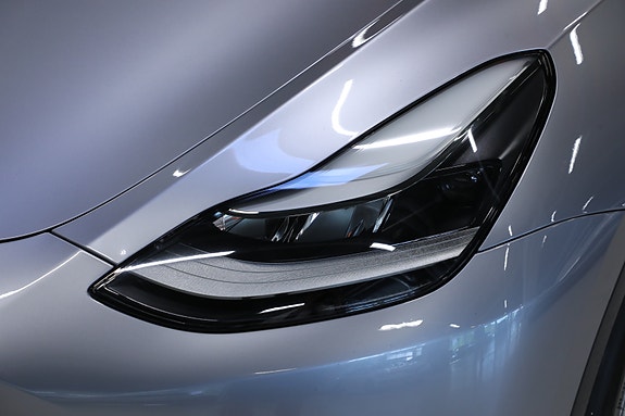 Tesla Model Y 8 of 30