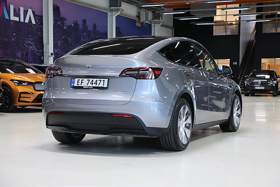 Tesla Model Y 6 of 30