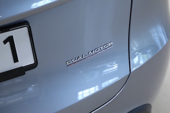 Tesla Model Y 9 of 30