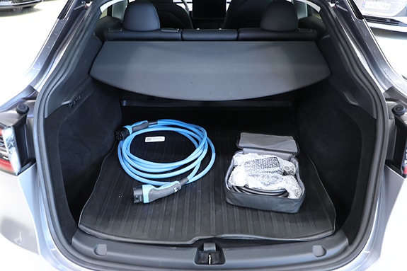 Tesla Model Y 10 of 30