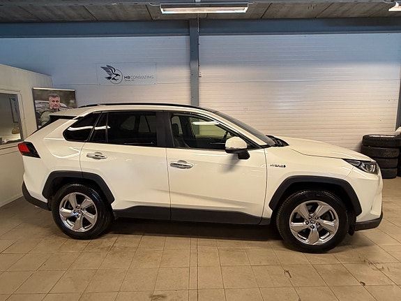 Toyota RAV4 4 of 30