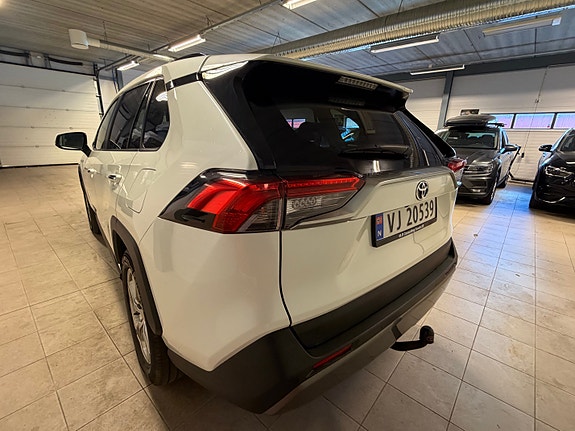 Toyota RAV4 9 of 30