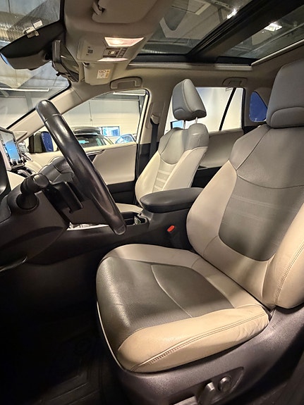 Toyota RAV4 13 of 30
