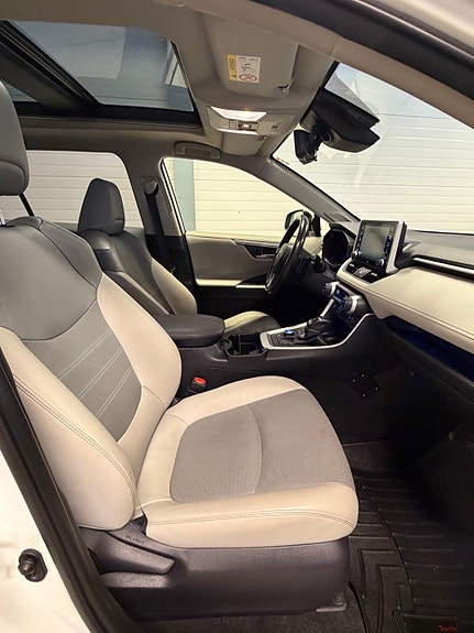 Toyota RAV4 17 of 30