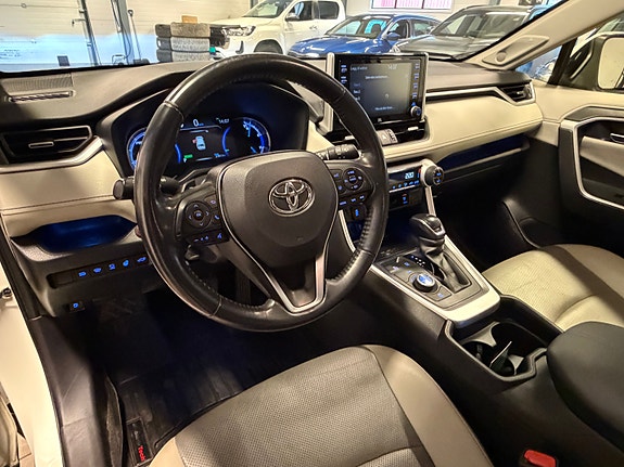 Toyota RAV4 14 of 30