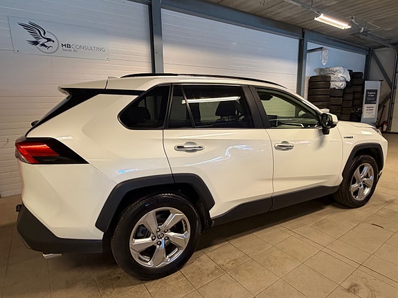 Toyota RAV4 5 of 30
