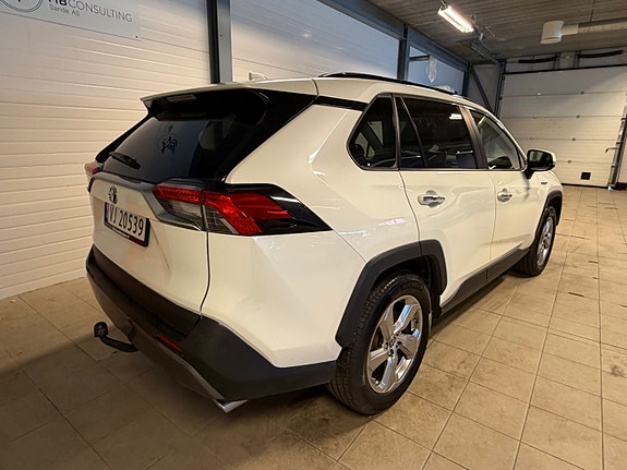 Toyota RAV4 6 of 30