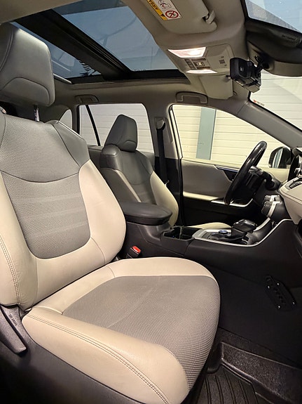 Toyota RAV4 19 of 30