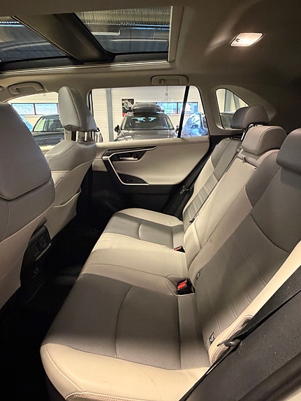 Toyota RAV4 20 of 30