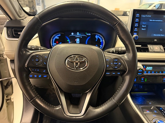 Toyota RAV4 16 of 30