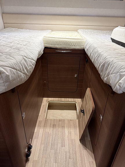 LMC Cruiser SL T662 11 of 30