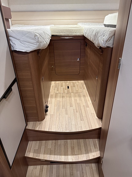 LMC Cruiser SL T662 10 of 30