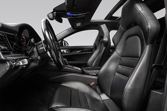 Porsche Panamera 4 17 of 30