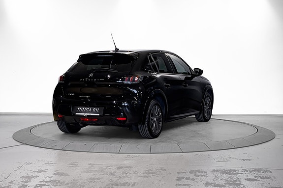 Peugeot e-208 8 of 30