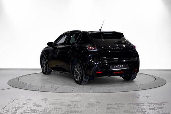Peugeot e-208 6 of 30