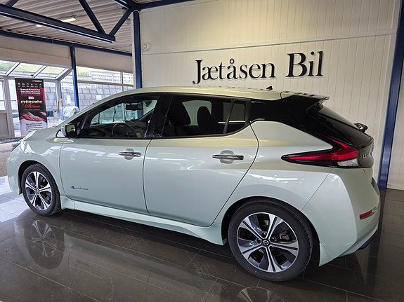Nissan Leaf 3 of 26