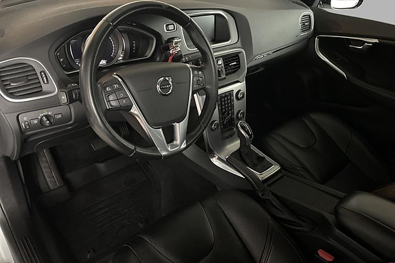 Volvo V40 Cross Country 12 of 24