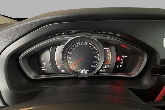 Volvo V40 Cross Country 13 of 24