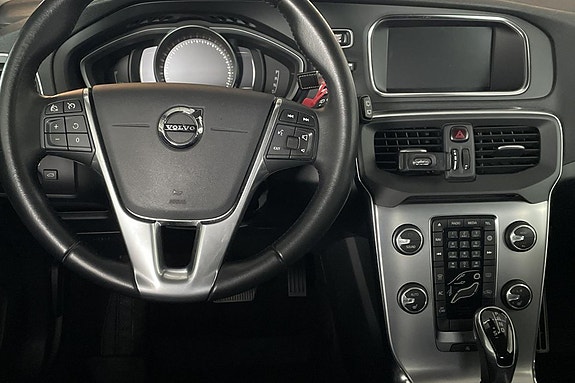 Volvo V40 Cross Country 11 of 24