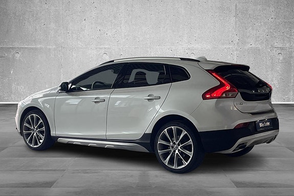Volvo V40 Cross Country 3 of 24