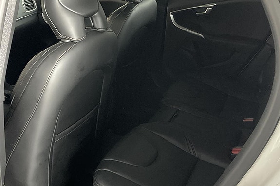 Volvo V40 Cross Country 20 of 24