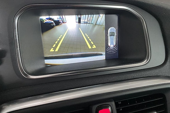 Volvo V40 Cross Country 14 of 24