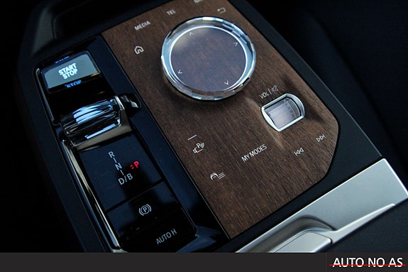 BMW iX 24 of 30