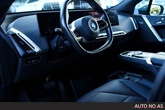 BMW iX 12 of 30
