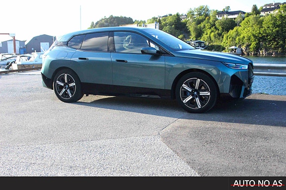 BMW iX 8 of 30