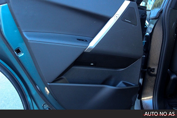 BMW iX 27 of 30