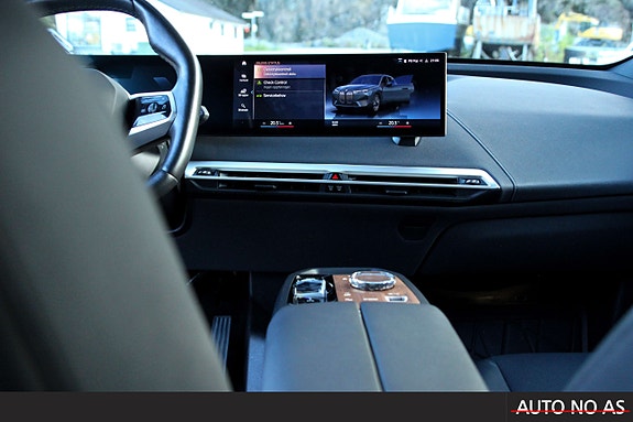 BMW iX 28 of 30