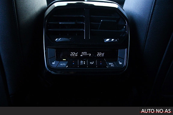 BMW iX 29 of 30