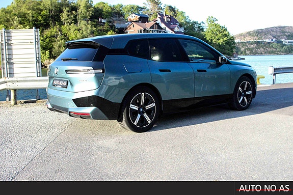 BMW iX 6 of 30