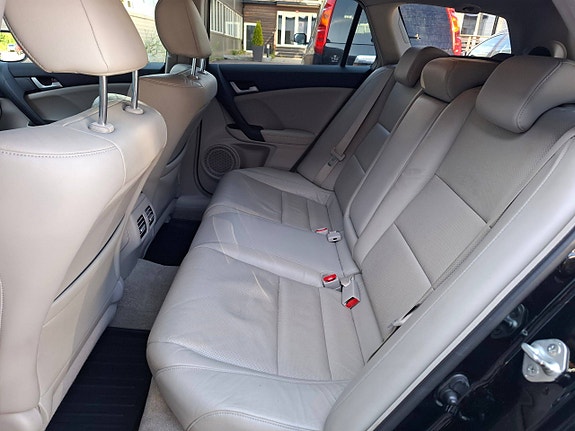 Honda Accord 28 of 30