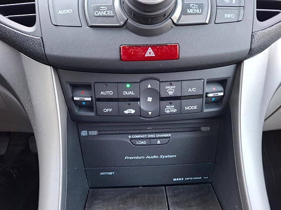 Honda Accord 16 of 30