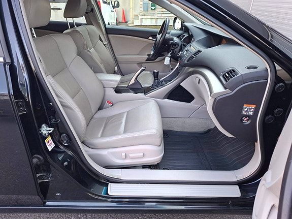 Honda Accord 24 of 30