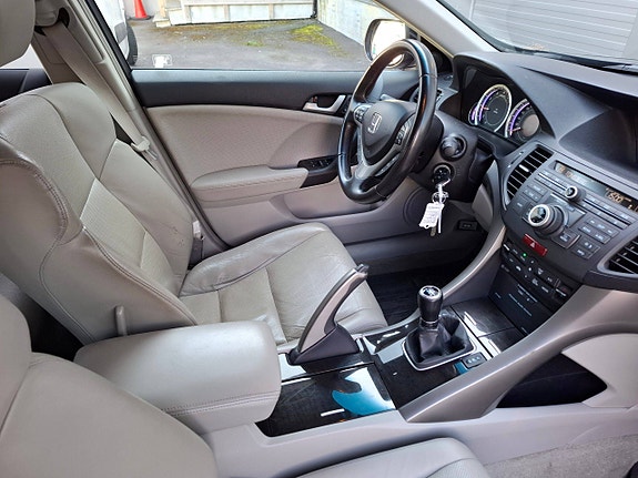 Honda Accord 26 of 30