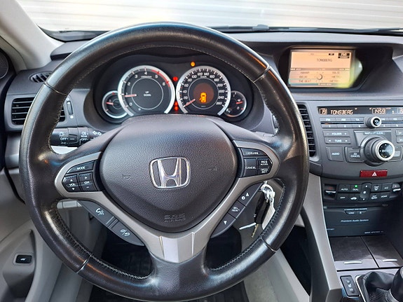 Honda Accord 12 of 30